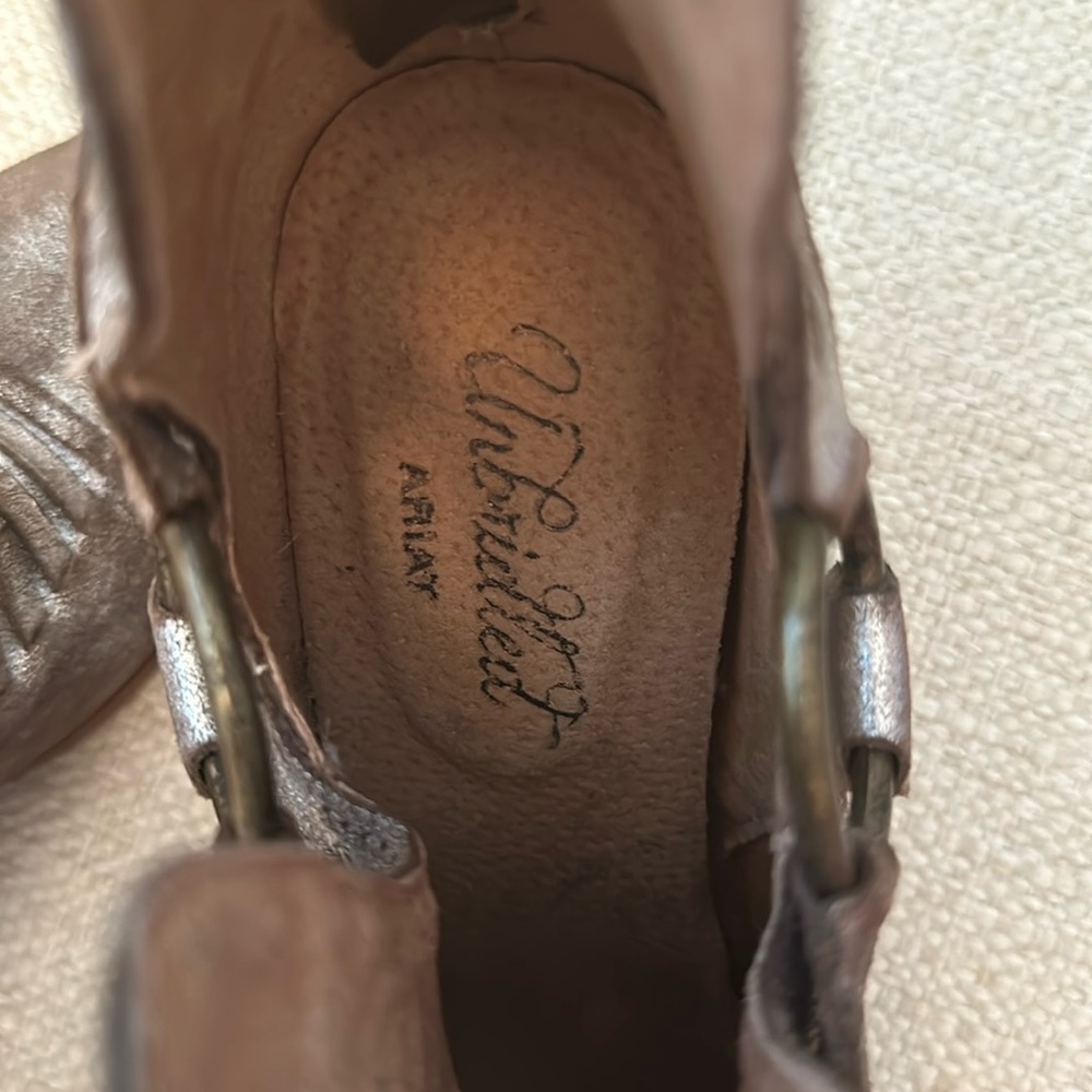 Ariat ankle booties size 8.5.
